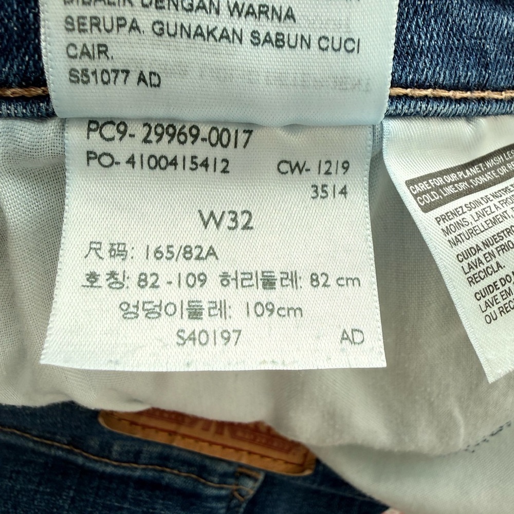 Levi’s Classic Bermuda Shorts W32 Dark Wash Mid Rise 12” Inseam - Picture 5 of 6